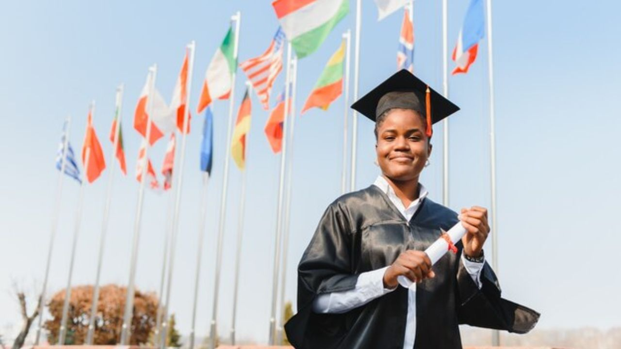 Top 10 Scholarships for U.S. Students in 2024