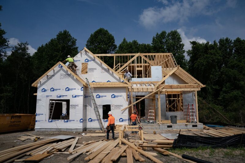 Trump directs agencies to reduce red tape related to mortgages and homebuilding.
